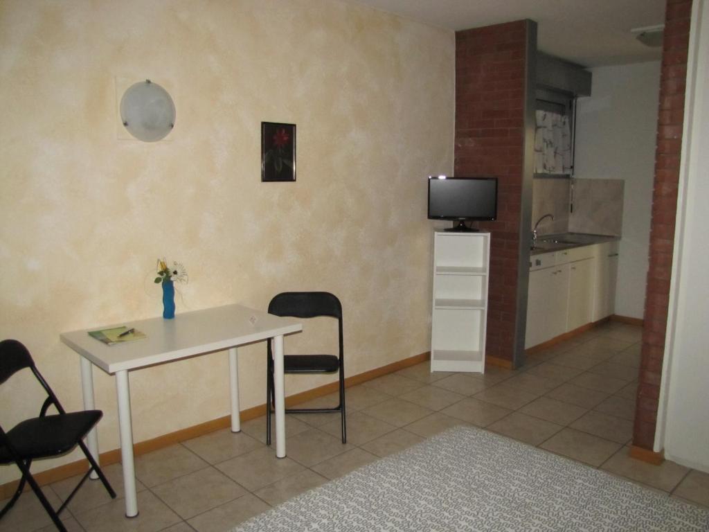 Residence Tell Chiasso Kamer foto